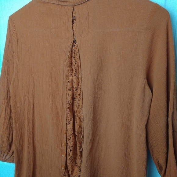 Monoreno burnt orange 3/4 sleeve front button collared shirt. Size S - Picture 6 of 9
